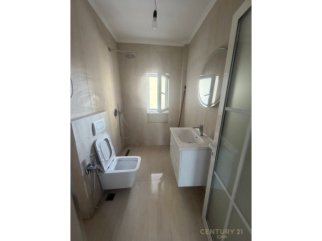 APARTAMENT 1+1 PER SHITJE TEK UET, PORCELAN!