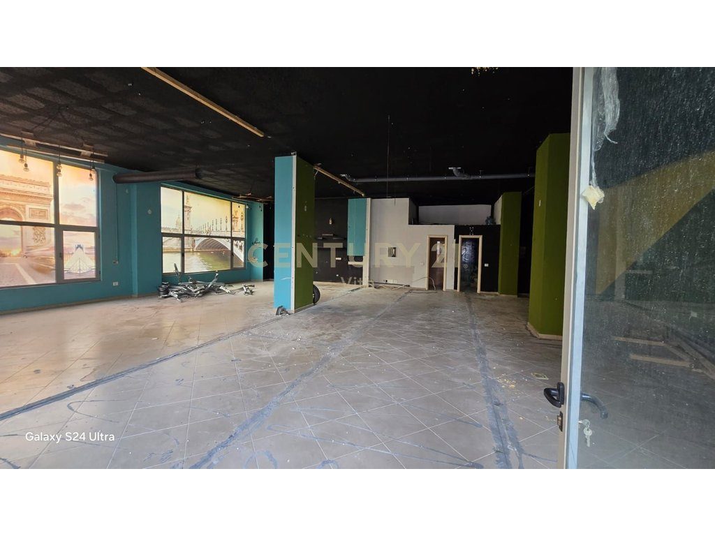 Ambient 170m2 me Qira në Durrës !