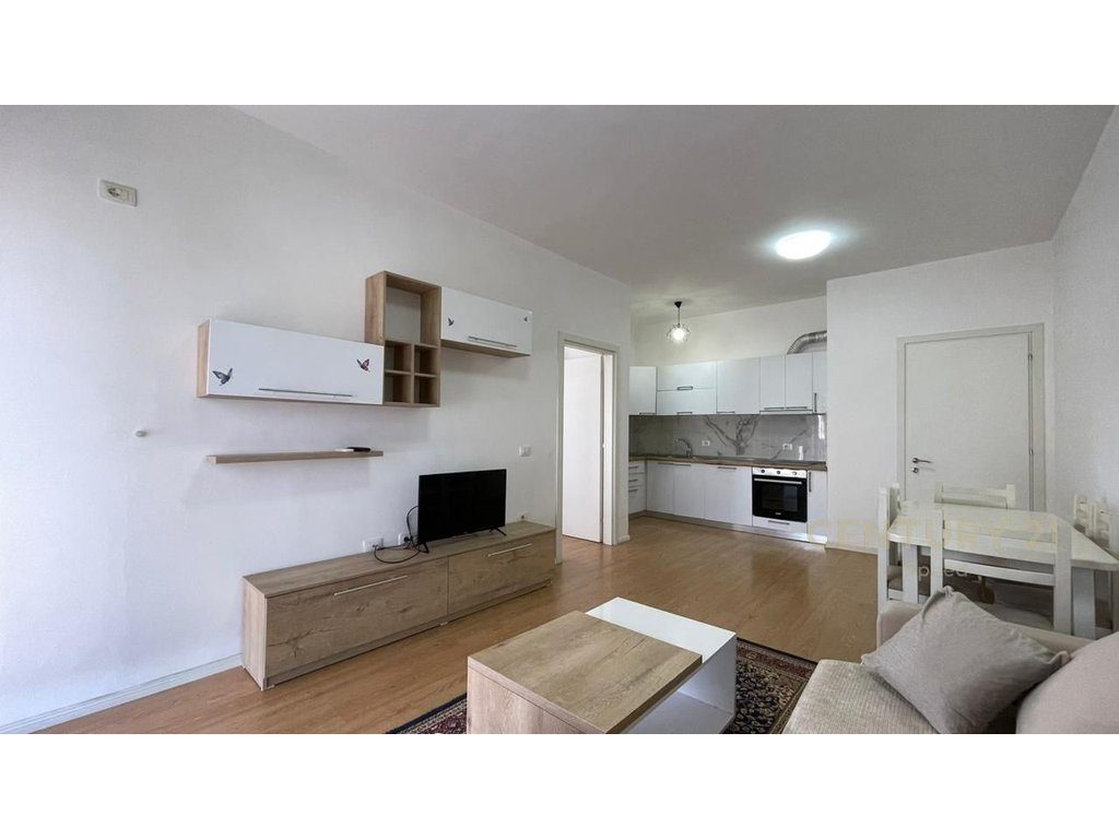 Apartament 1+1 me qira në Rrugën 5 Maji me post parkimi!