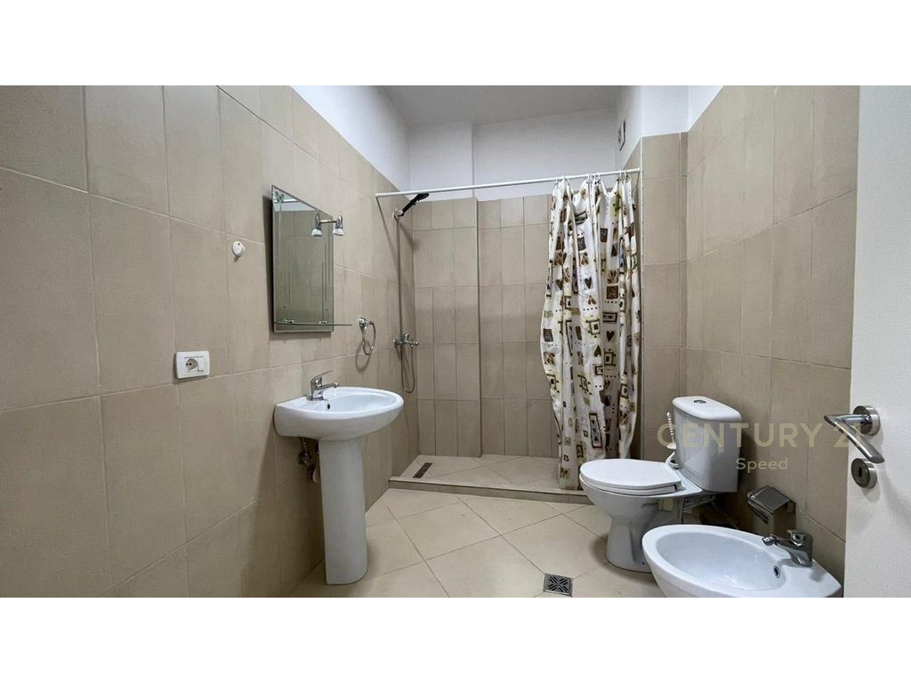 Apartament 1+1 me qira në Rrugën 5 Maji me post parkimi!