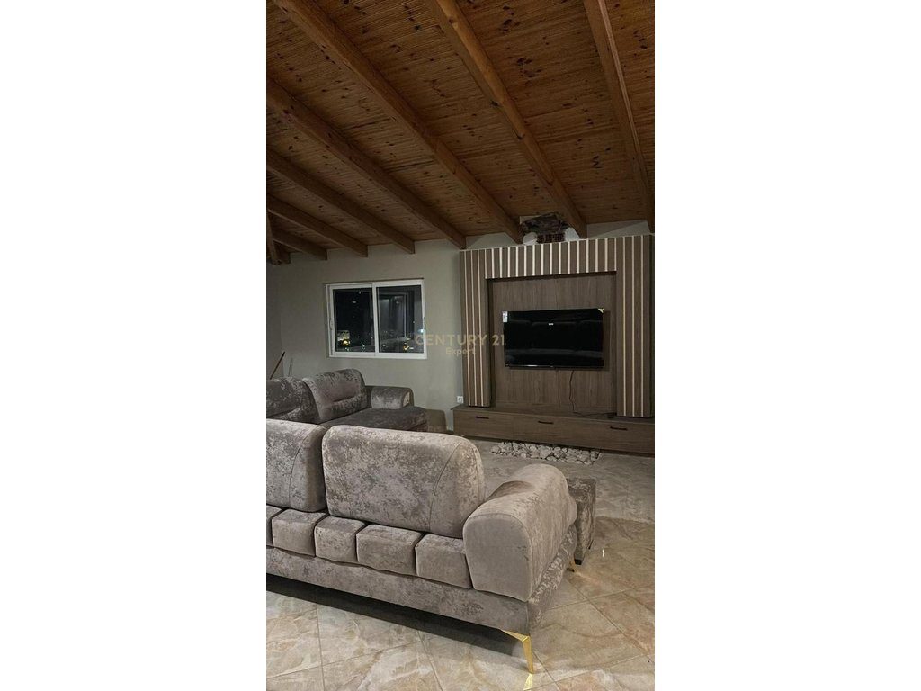 SHITET APARTAMENT 3+1+3 NE SARANDE