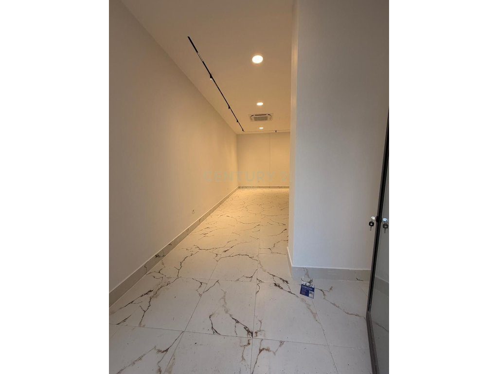 Shitet Njesi Biznesi shume prane Sheshit Skënderbej (Qendër), Rruga Mine Peza  - 211,200€ | 38.4 m²