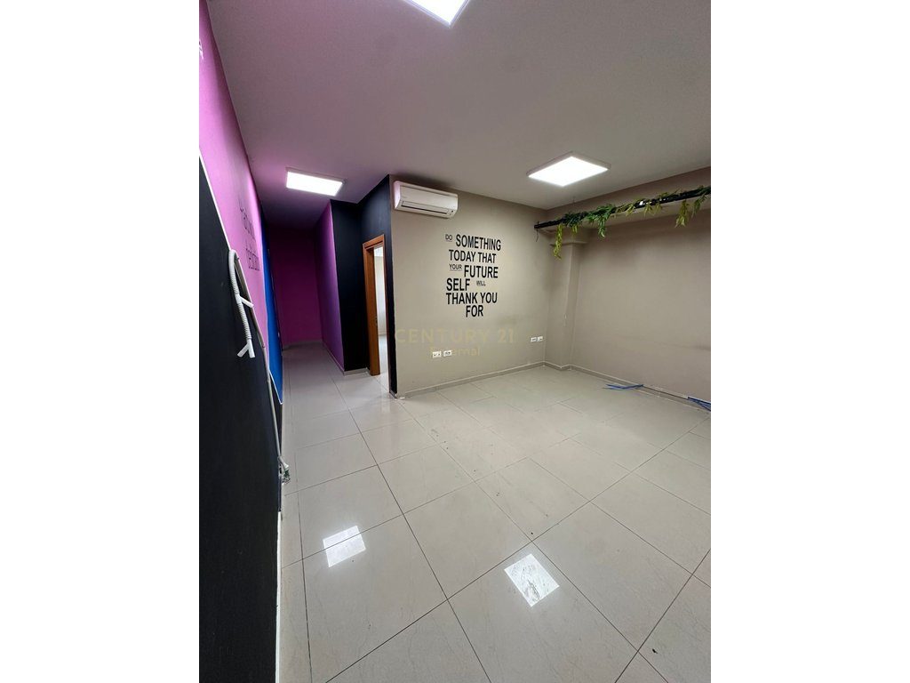 Kompleksi Halili - Jepet Me Qera 300m2 Ambjent Komercial