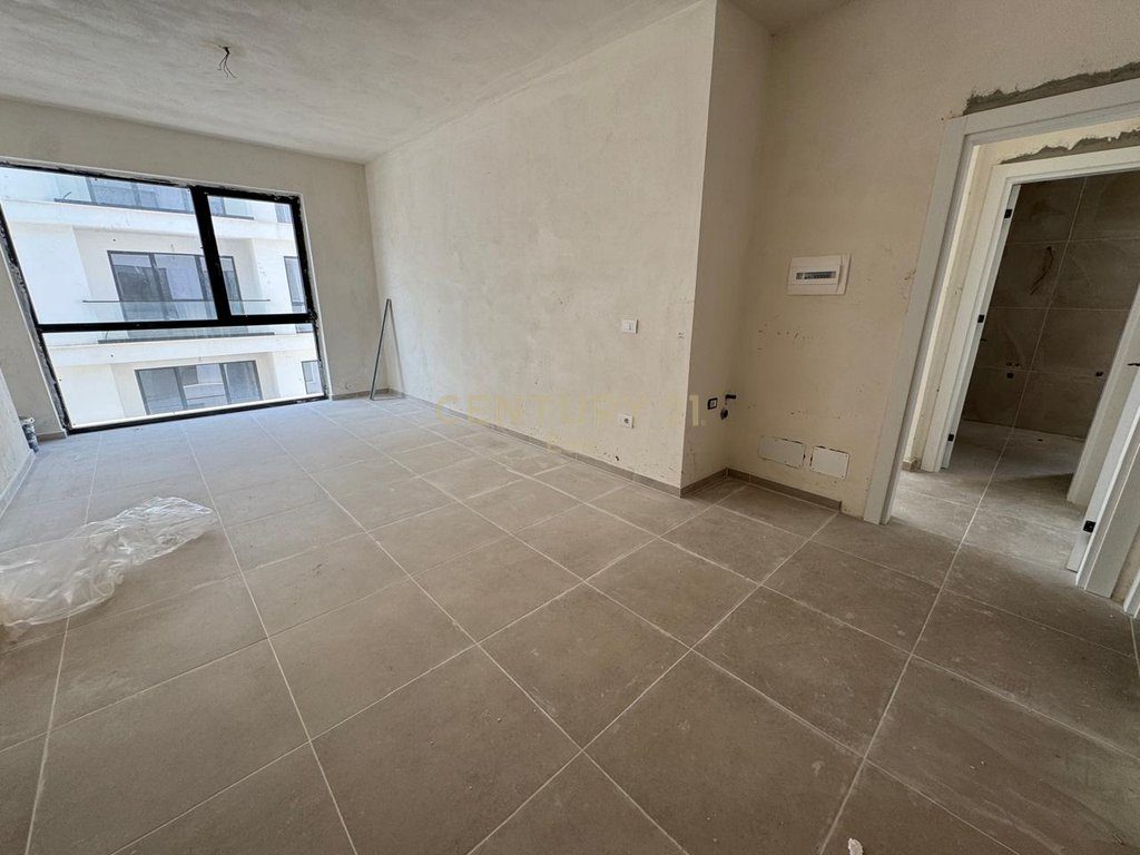 Shitet apartament 2+1 tek rezidenca Liburna Golem !