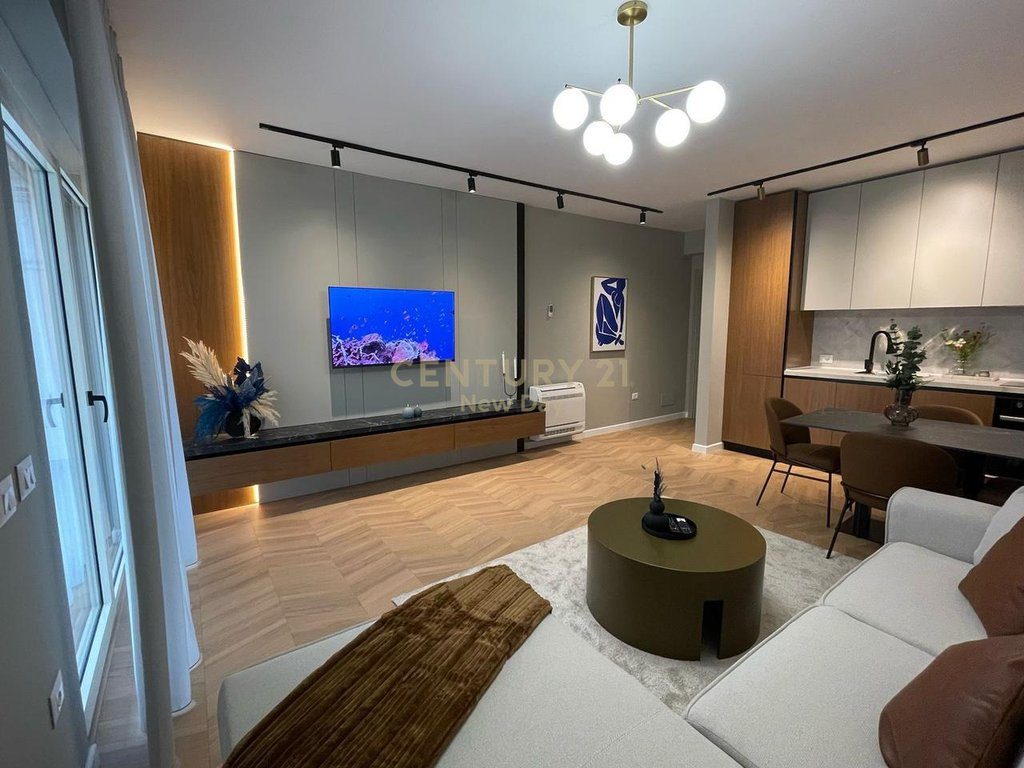APARTAMENT MODERN PER SHITJE NE ZONEN E PLAZHIT!