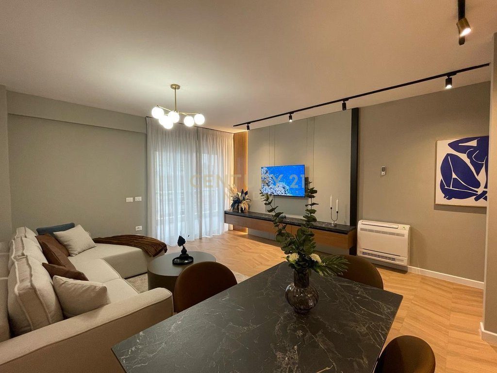 APARTAMENT MODERN PER SHITJE NE ZONEN E PLAZHIT!