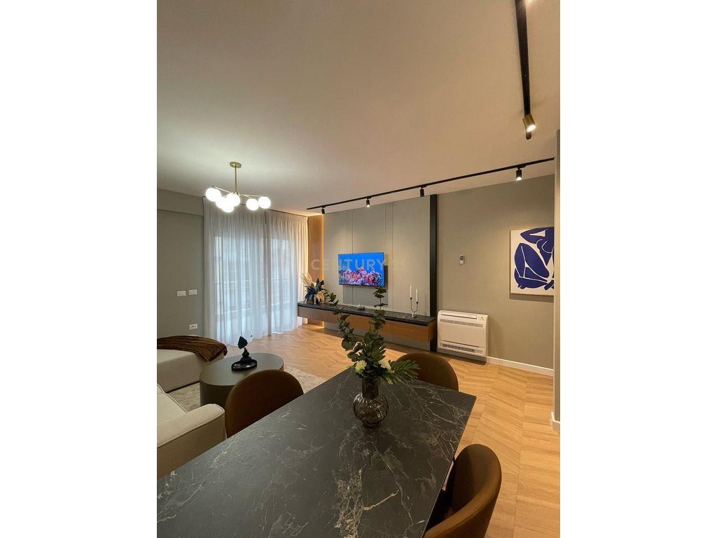 APARTAMENT MODERN PER SHITJE NE ZONEN E PLAZHIT!
