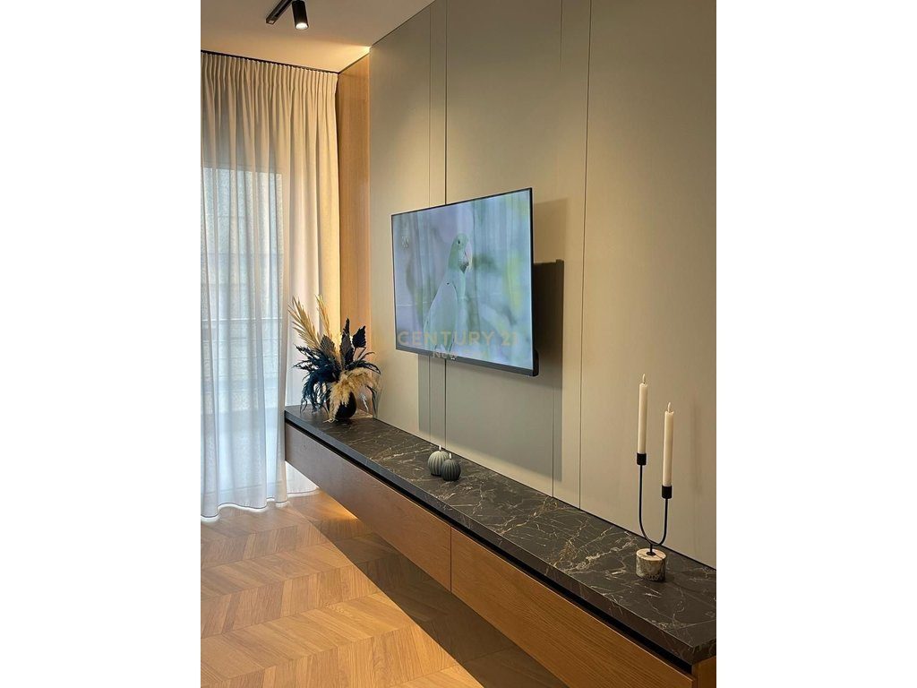 APARTAMENT MODERN PER SHITJE NE ZONEN E PLAZHIT!