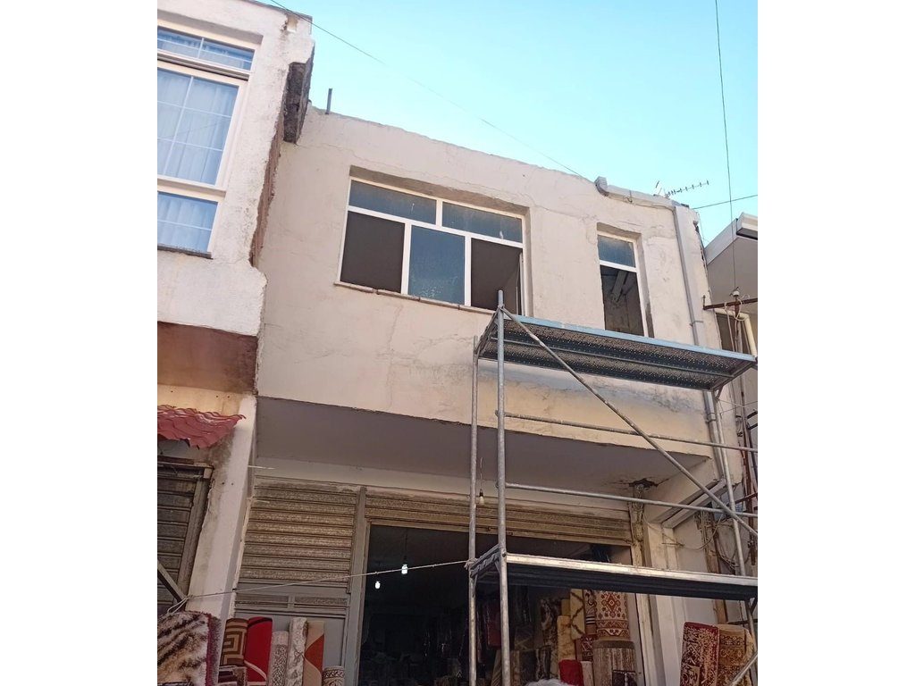 NDËRTESË 2-KATËSHE PËR SHITJE, PRANË GJYKATËS SË VJETËR, VLORË!