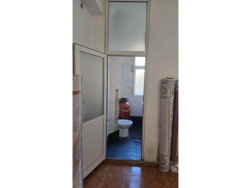 NDËRTESË 2-KATËSHE PËR SHITJE, PRANË GJYKATËS SË VJETËR, VLORË!