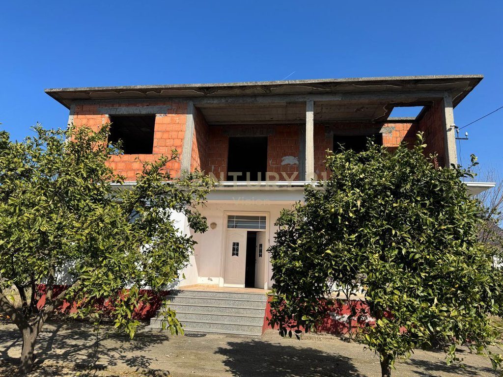 Shtëpi Private 2-kateshe Për Shitje në Lagjen Kiras, Shkodër - 219,000€ | 123 m²
