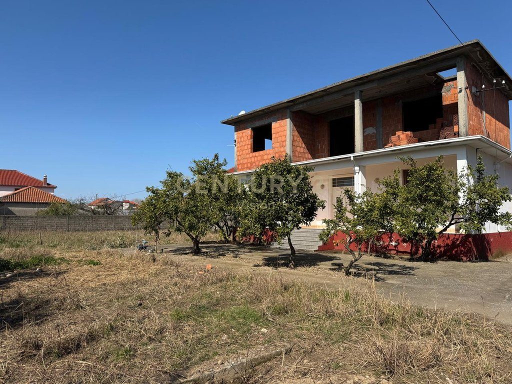 Shtëpi Private 2-kateshe Për Shitje në Lagjen Kiras, Shkodër - 219,000€ | 123 m²