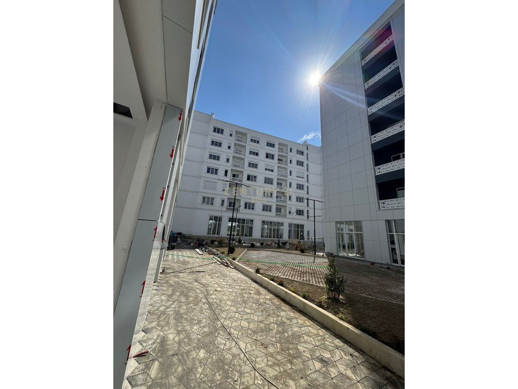 Shitet Apartament 2+1+2+Verandë në Kompleksin White Power, Kamez Qendër, Tiranë