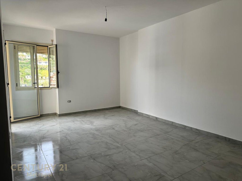 Studio Për Shitje në Lungomare, Vlorë !