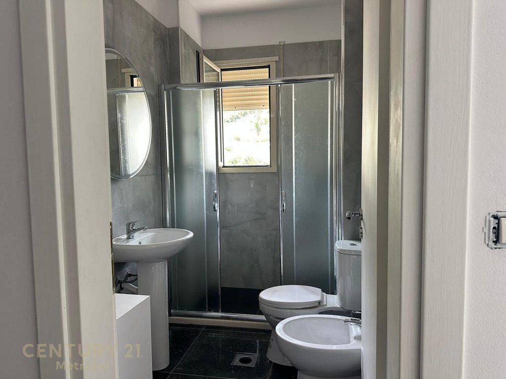 Studio Për Shitje në Lungomare, Vlorë !