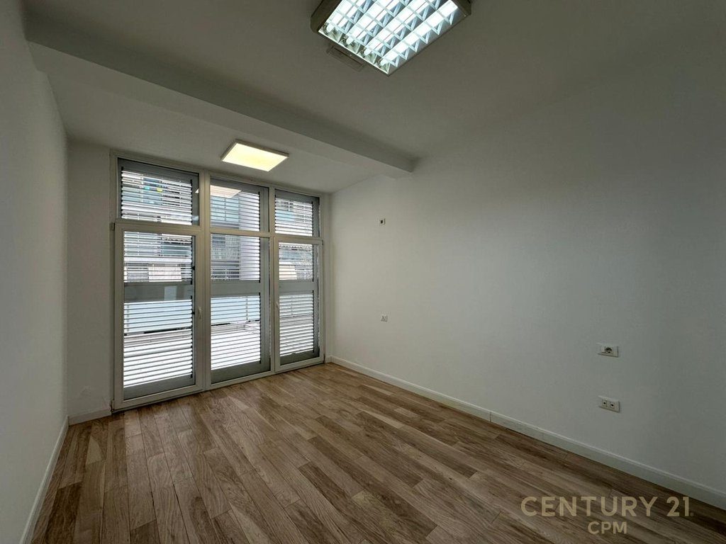 Ambient Per Qira Tek Kika 2 Komuna E Parisit