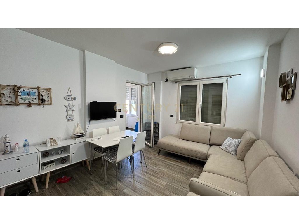 APARTAMENT+PARKIM AFER DETIT TE SHKEMBI I KAVAJES !