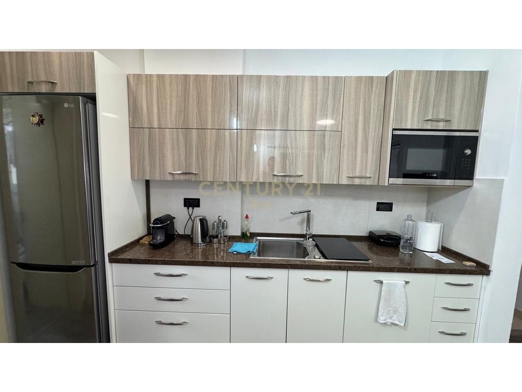 APARTAMENT+PARKIM AFER DETIT TE SHKEMBI I KAVAJES !