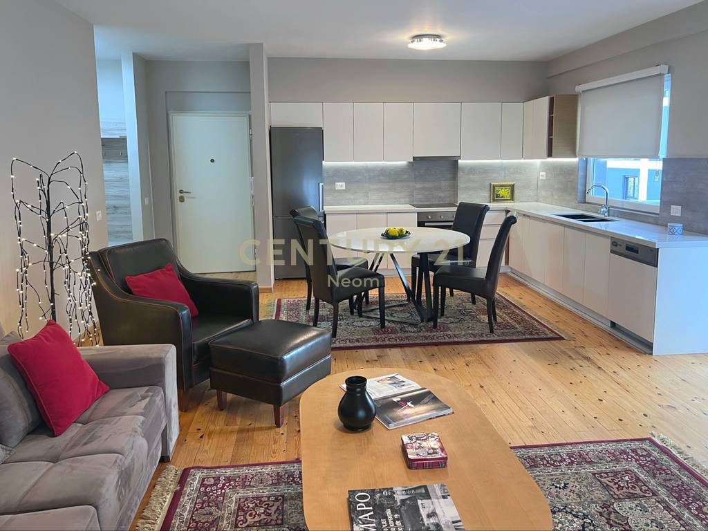 PENTHOUSE 3+1 ME QIRA  PRANË KOPSHTIT ZOOLOGJIK