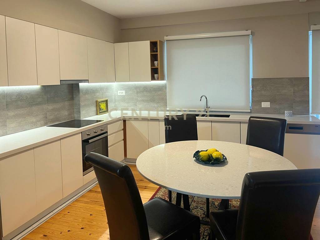 PENTHOUSE 3+1 ME QIRA  PRANË KOPSHTIT ZOOLOGJIK