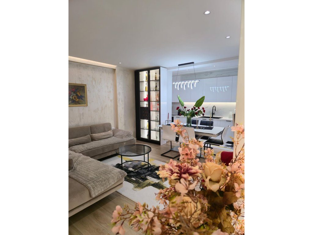 SHITET SUPER APARTAMENT LUKSOZ 2+2+2 ,RRUGA GJERGJ ARIANITI(PRANE JUMBO)!