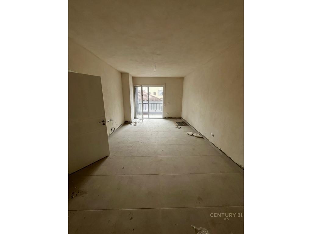 APARTAMENT 2+1 PER SHITJE / 5 MAJ