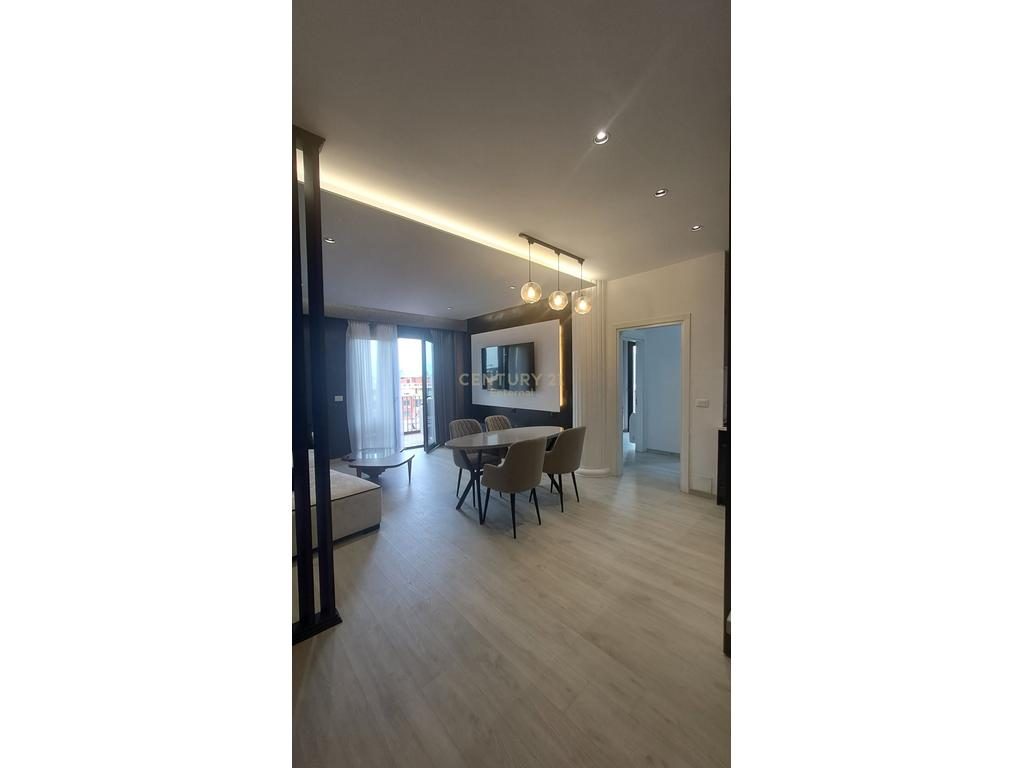Apartament luksoz 2+1 per qira tek Garden Building