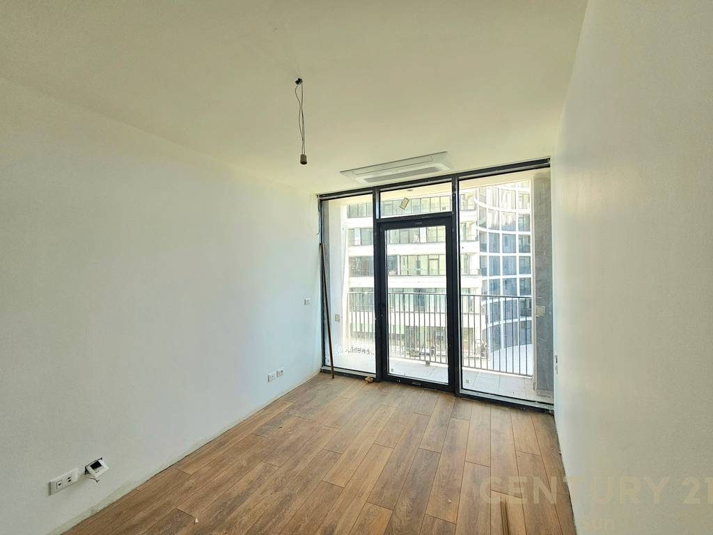 ZYRA PER QIRA NE LAKE VIEW RESIDENCES