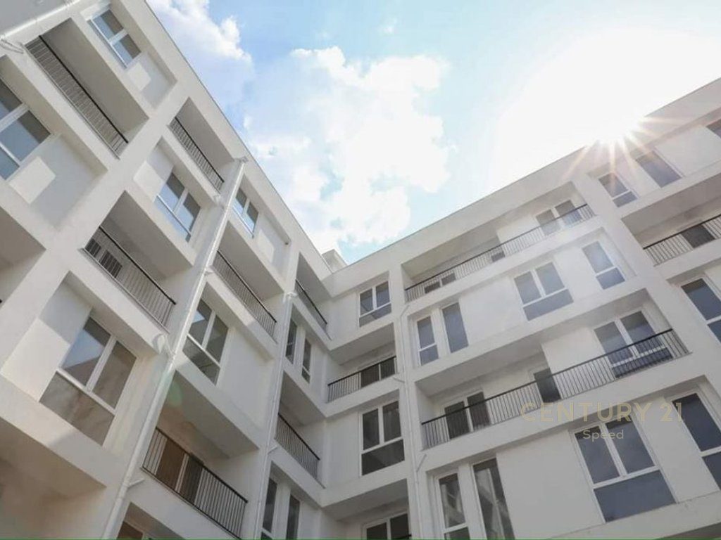 Apartament 2+1+2 Ne Rrugen 5 Maji per Qira.