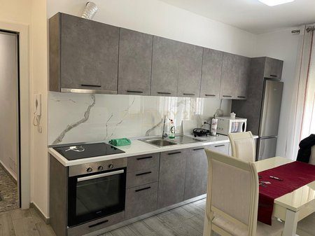 Apartament 2+1+2 Ne Rrugen 5 Maji per Qira.