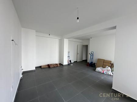 Apartament 2+1+2 Ne Rrugen 5 Maji per Qira.