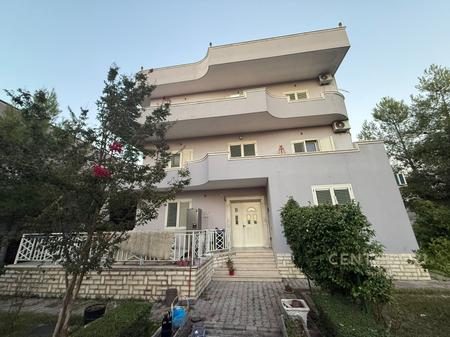 Jepet me qera kati i 2-TE i nje Shtepie Private tek TURGUT OZAL, SHKOZET, DURRES!!