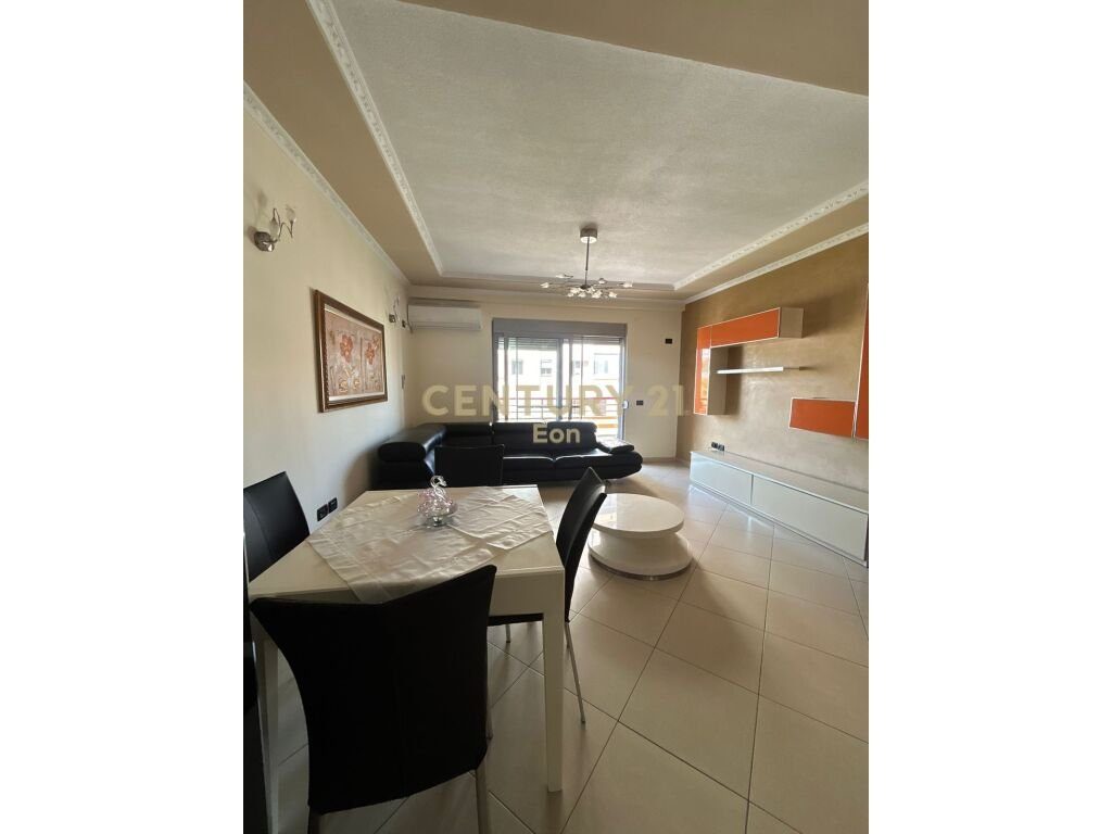 APARTAMENT 2+1 PER QIRA ,TEK DREJTORIA E POLICISE DURRES!