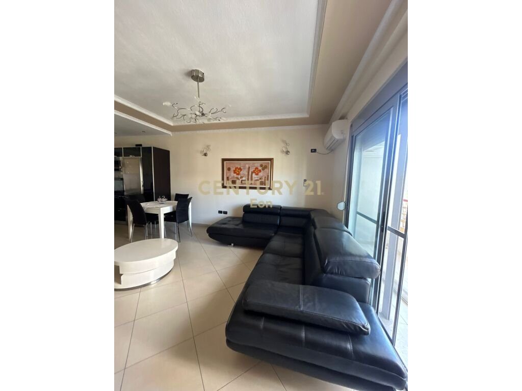 APARTAMENT 2+1 PER QIRA ,TEK DREJTORIA E POLICISE DURRES!