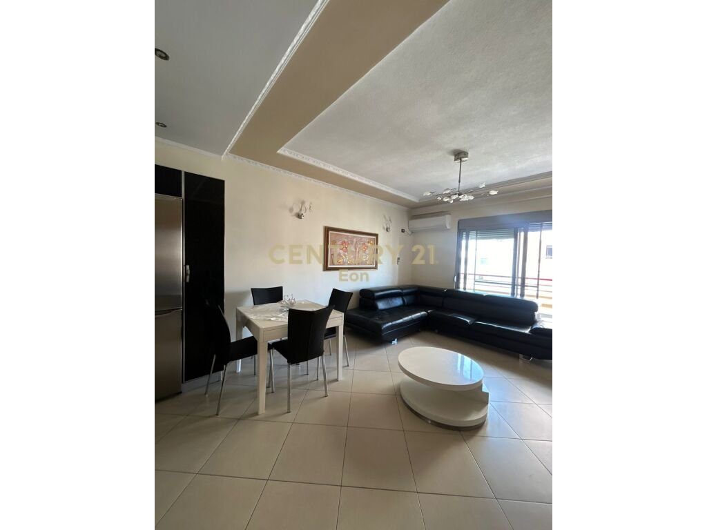 APARTAMENT 2+1 PER QIRA ,TEK DREJTORIA E POLICISE DURRES!