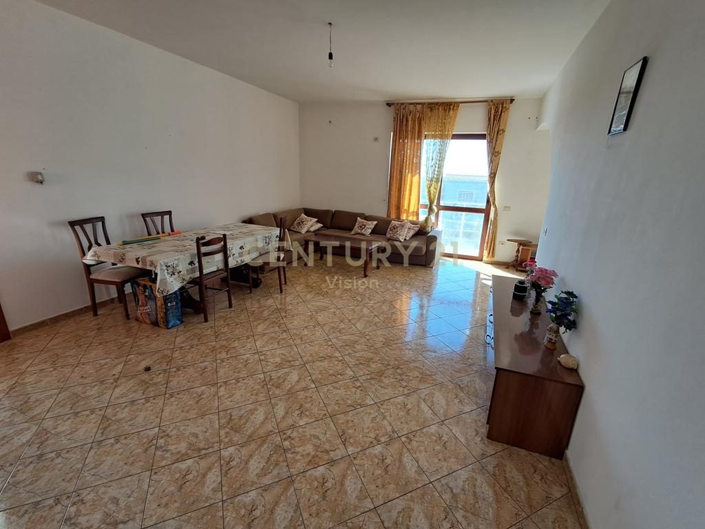 Shtepi private 4-kateshe + 500 m2 toke per shitje, Shengjin