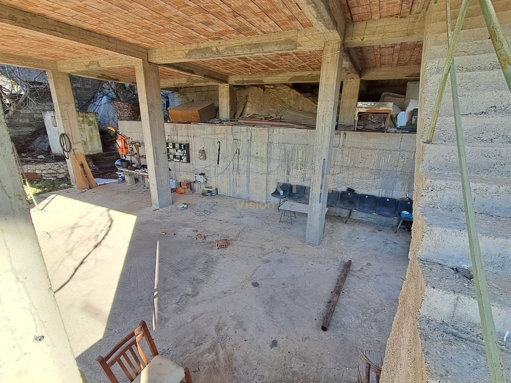 Shtepi private 4-kateshe + 500 m2 toke per shitje, Shengjin
