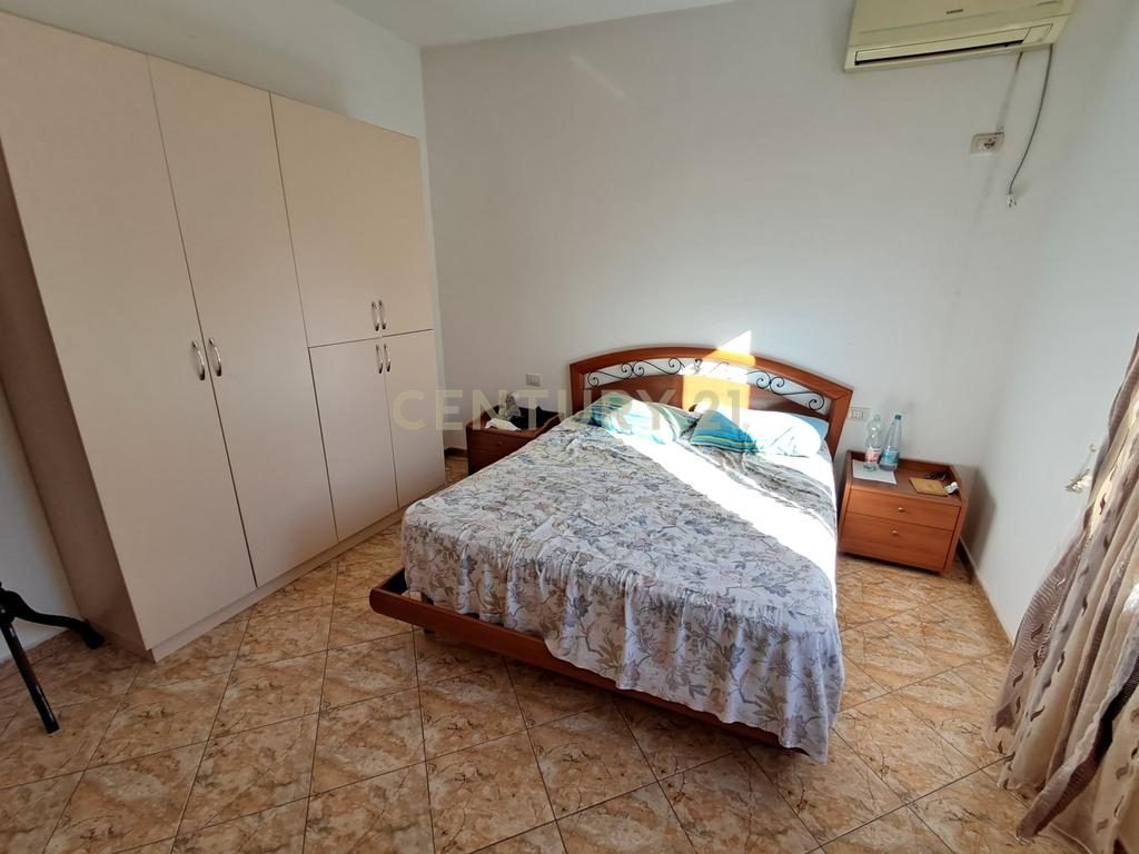 Shtepi private 4-kateshe + 500 m2 toke per shitje, Shengjin