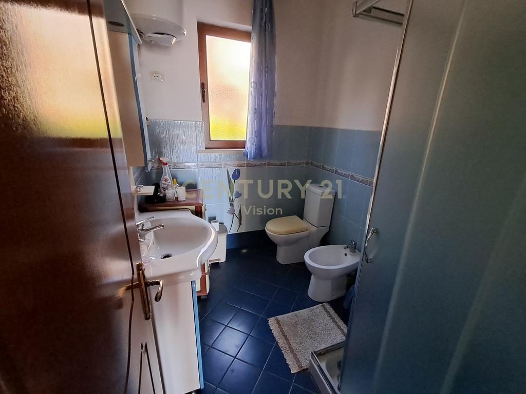 Shtepi private 4-kateshe + 500 m2 toke per shitje, Shengjin