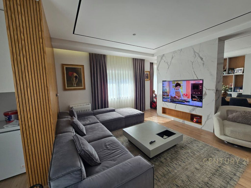 Apartament 3+1+2+ballkon+depo+garazhd tek Rruga e Kosovareve.