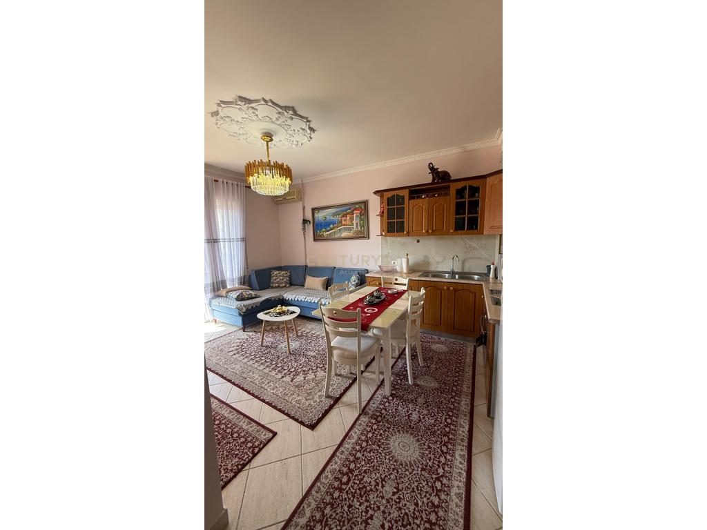 JEPET ME QIRA APARTAMENT 1+1 NE PLAZH HEKURUDHA, DURRES! (400 mije leke)