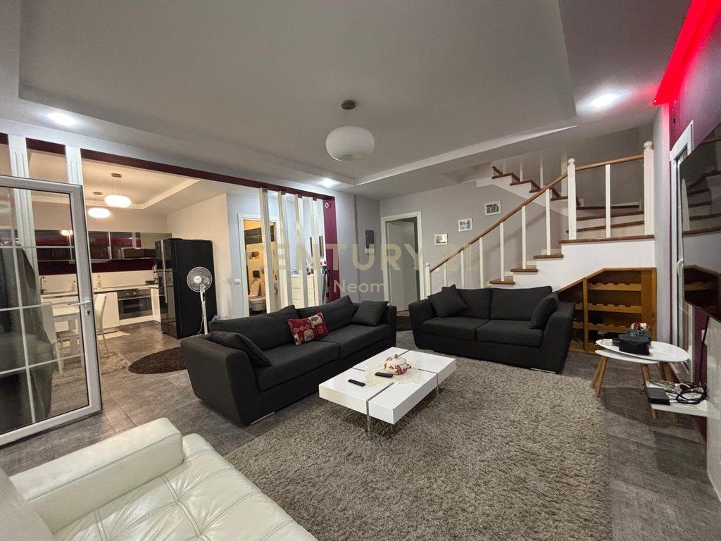 APARTAMENT 4+1 ME OBORR PER SHITJE TEK LURA 1 NE GJIRIN E LALZIT