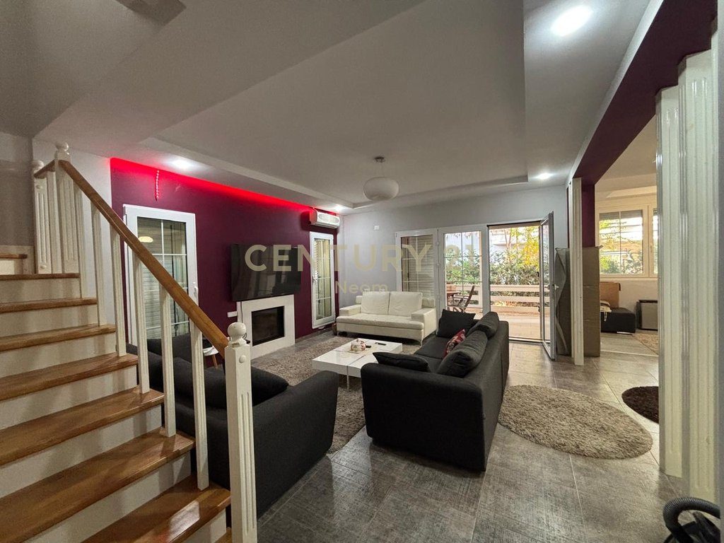 APARTAMENT 4+1 ME OBORR PER SHITJE TEK LURA 1 NE GJIRIN E LALZIT