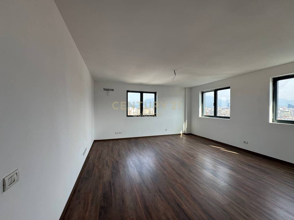 JAPIM ME QIRA APARTAMENT 3+1 NE UNAZE TE RE!