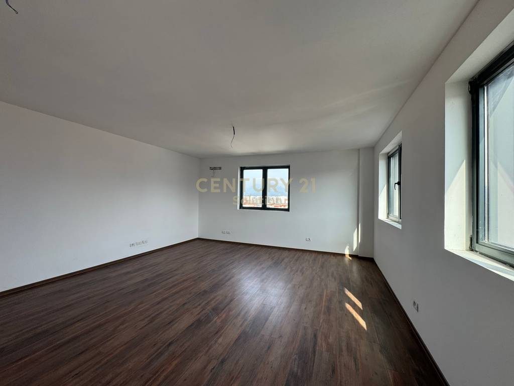 JAPIM ME QIRA APARTAMENT 3+1 NE UNAZE TE RE!
