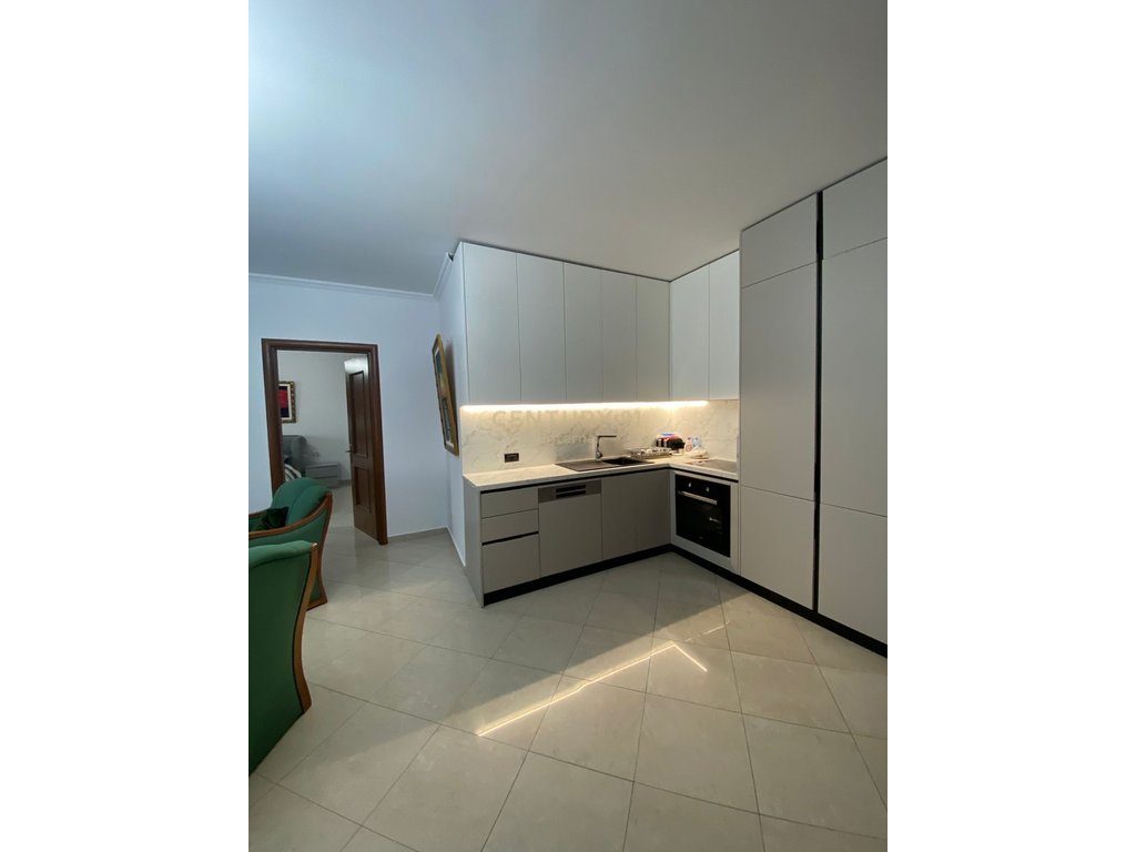 Apartament 1+1 Me Qira në Ish Blloku, Tiranë