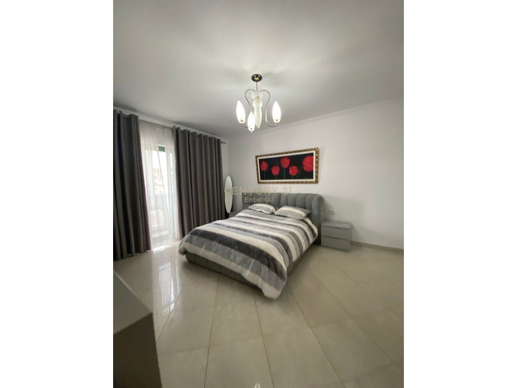 Apartament 1+1 Me Qira në Ish Blloku, Tiranë