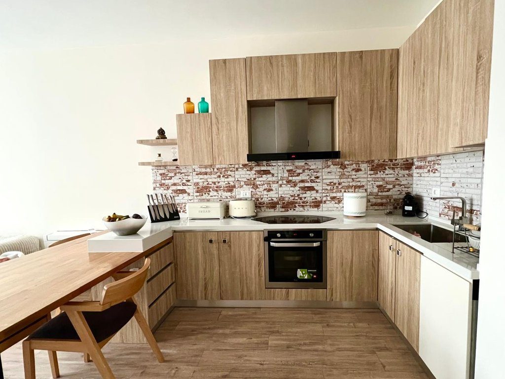Shitet Apartament super modern në Komunën e Parisit!
