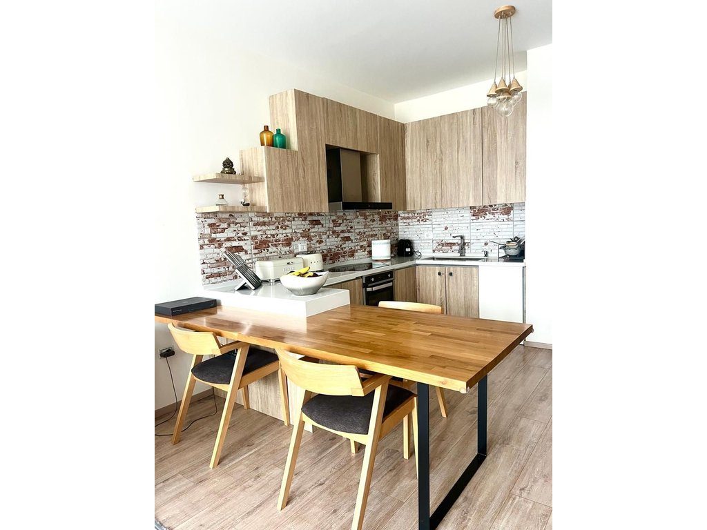 Shitet Apartament super modern në Komunën e Parisit!