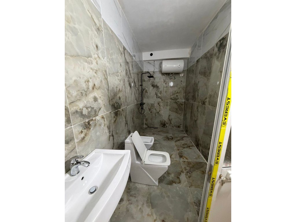 Jepet Apartament me qira 1+1, shtëpi private, Ali Demi,Tiranë